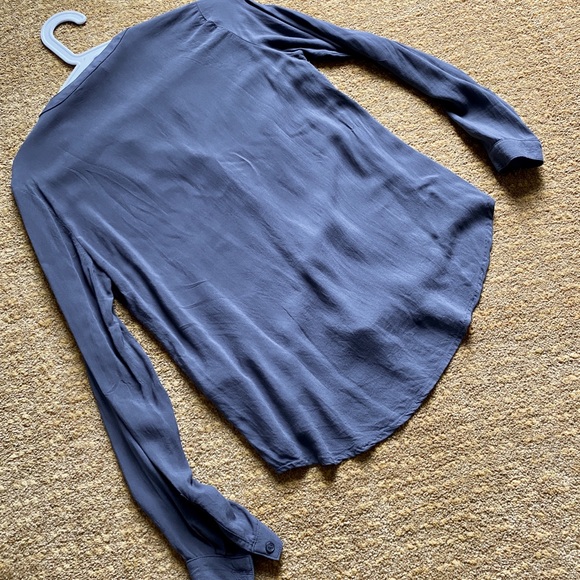 Banana republic blouse shirt. - Picture 4 of 4